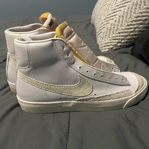 NIKE BLAZER CUSTOMS SIZE 11/9.5